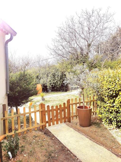 Entre Ventoux Et Luberon, Appartement Dans Maison. Malemort-du-Comtat Exteriér fotografie